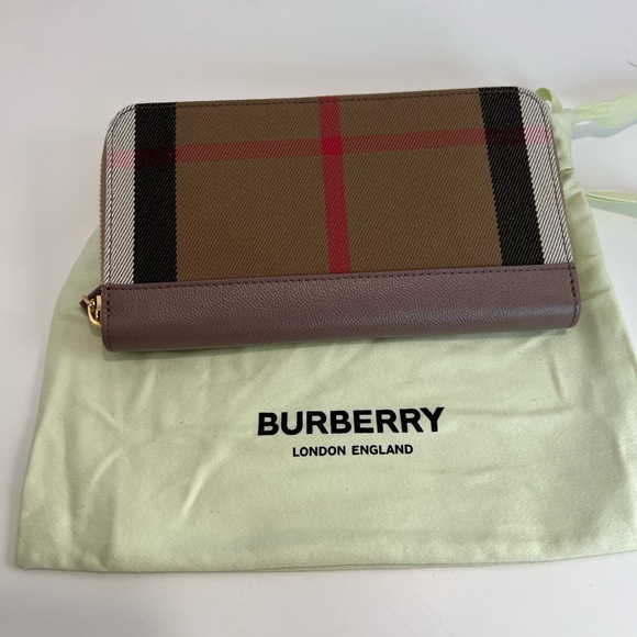 Burberry rose pink Nova
Check Zip Around Wallet - Picture 1 of 9
